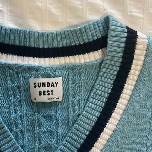 Aritzia Sunday Best Winston Cropped Sweater Vest - Picture 3 of 4